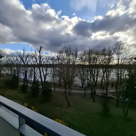 Spokojny Nad Jeziorem Apartment *