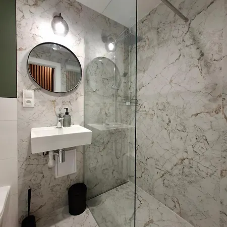 Spokojny Nad Jeziorem Apartment